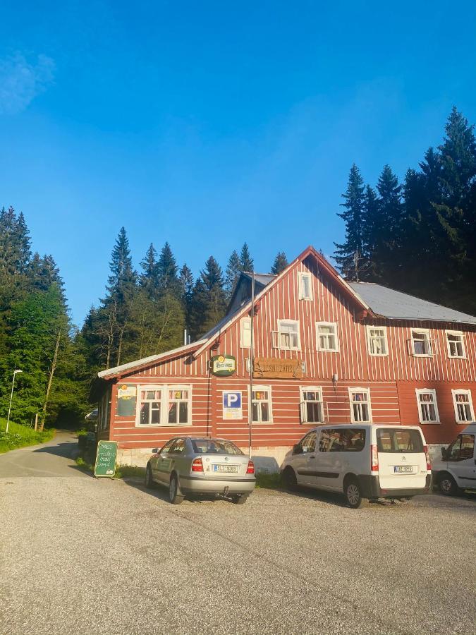 Penzion Lesni Zatisi- Harrachov Buitenkant foto