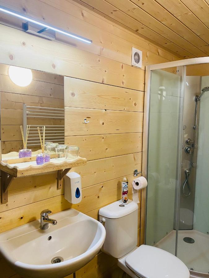 Penzion Lesni Zatisi- Harrachov Buitenkant foto