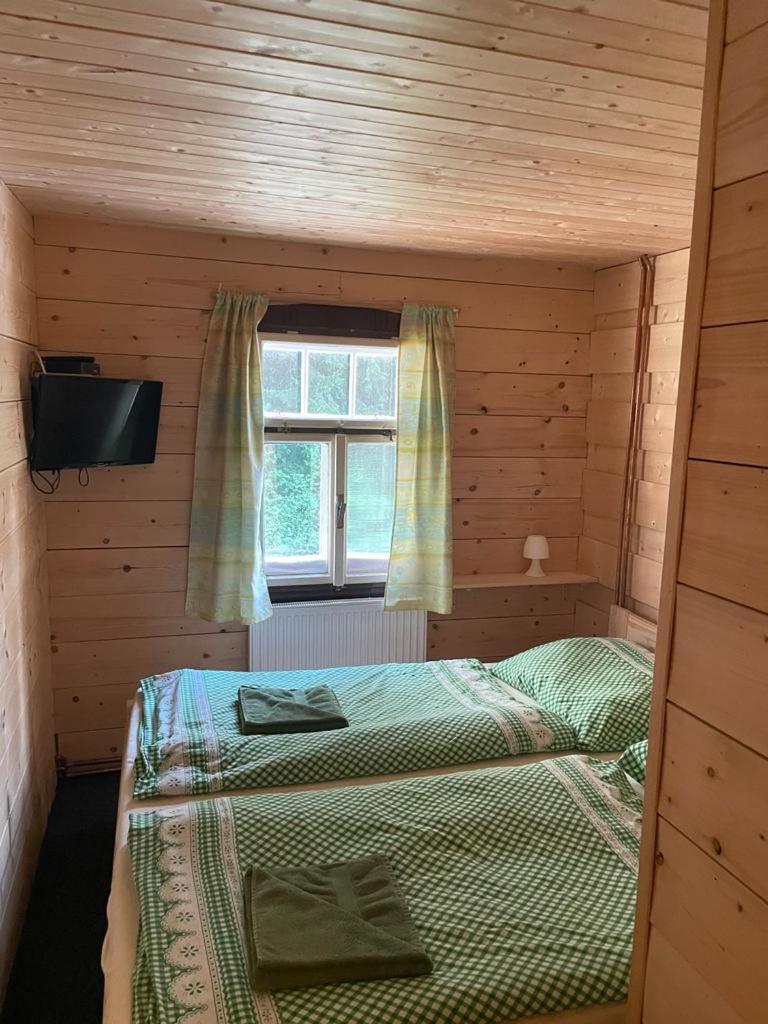 Penzion Lesni Zatisi- Harrachov Buitenkant foto